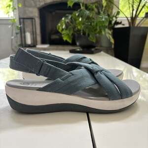 Clarks Arla Belle Women's Strappy Cross Band Sandals Open Toe size 8